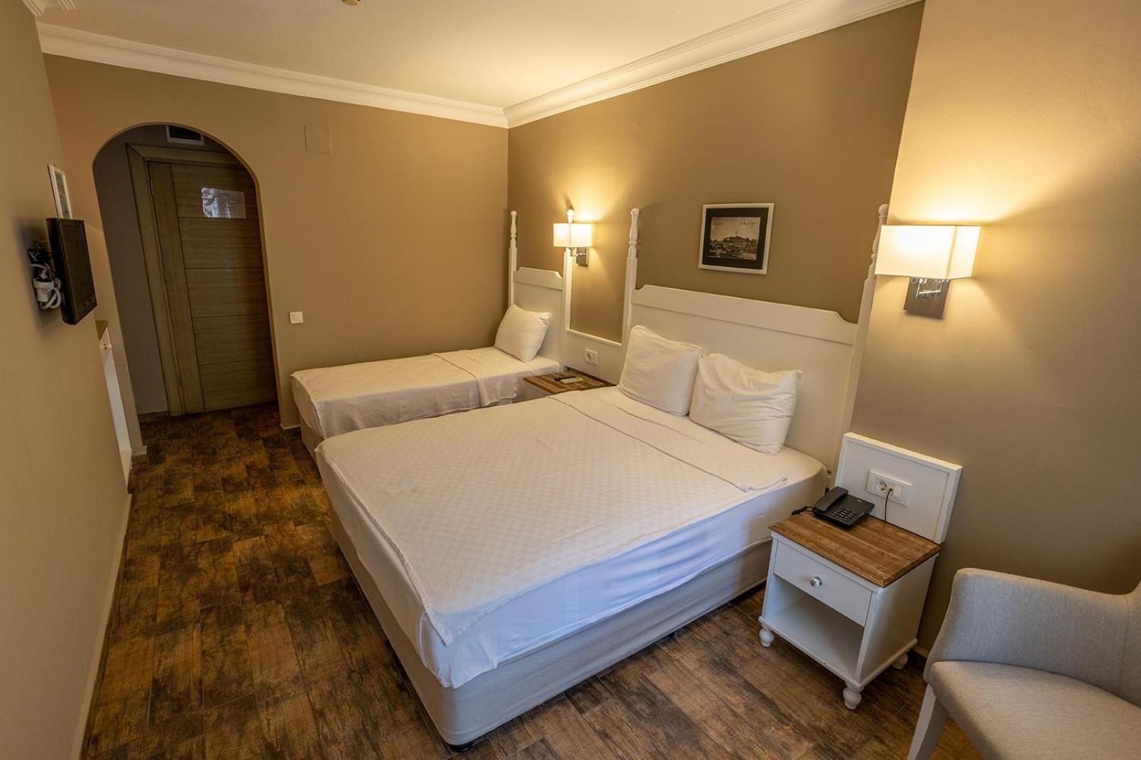 Standart Çift Kişilik Oda - Bahçe Manzaralı